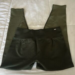 ✨3X25✨ Pink seamless legging camo green size L